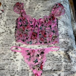 VS EMBROIDERY TOP AND THONG PANTY
